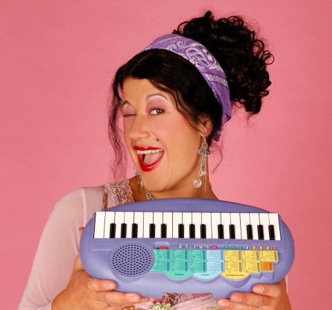 Das beste Keyboard der Welt – Conny Kreitmeier mit ihrem Hauptzweitinstrument